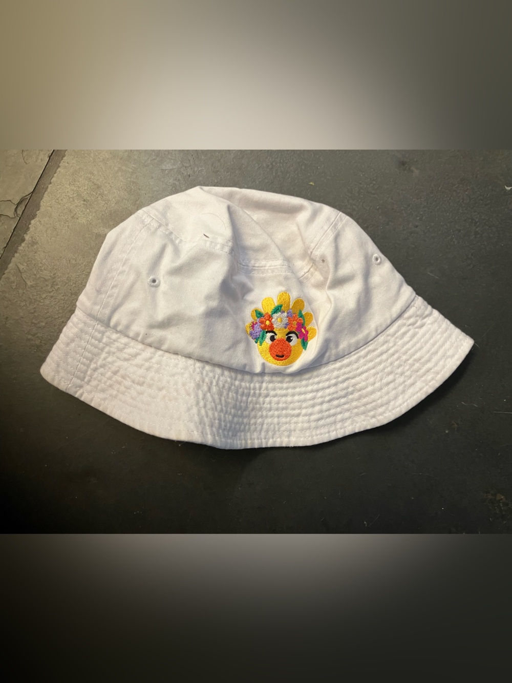 Men’s White Hat with design